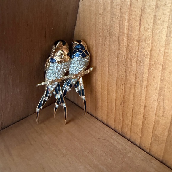 D’Orlan Vintage Rare Elegant Gold and Blue Bird Brooch. - Picture 2 of 10